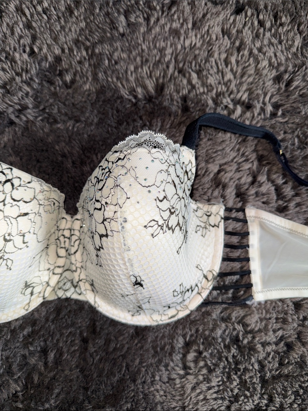 La SENZA White Lace Bra with Black Overlay - Picture 3 of 5